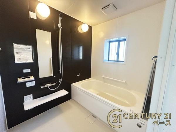 御所市柏原　一戸建の浴室|ゆったりしたサイズの浴室！足を伸ばしての入浴は疲れも癒してくれます！