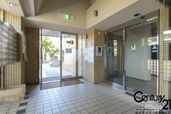 ローレルコート王寺のエントランス|■現地撮影写真■明るく綺麗なエントランスです！