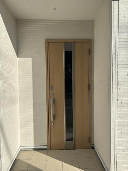 西尾西幡豆町24-1期　全6棟・2号棟の玄関|訪れる人を心地よく迎え入れます。