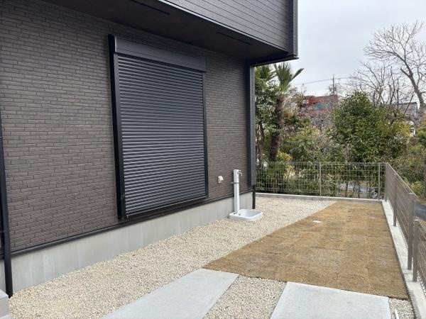 岡崎市福岡町新町　全5棟・5号棟の庭|ウッドデッキやBBQ。想像が膨らむお庭