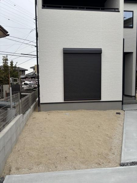 岡崎市赤渋町3期　全3棟・1号棟の庭|ウッドデッキやBBQ。想像が膨らむお庭