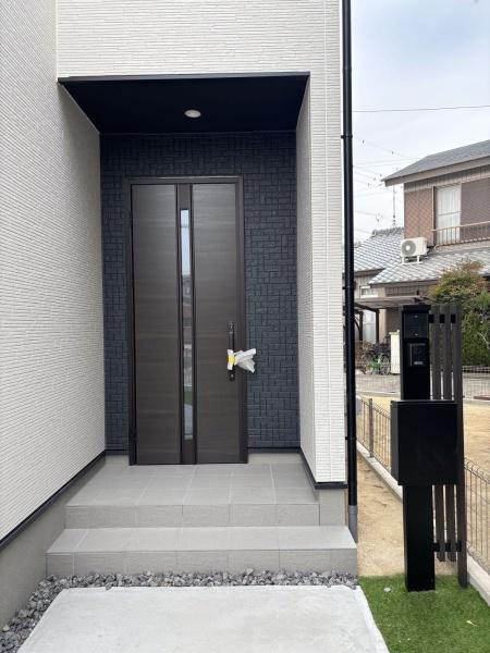 岡崎市赤渋町3期　全3棟・1号棟の玄関|訪れる人を心地よく迎え入れます。