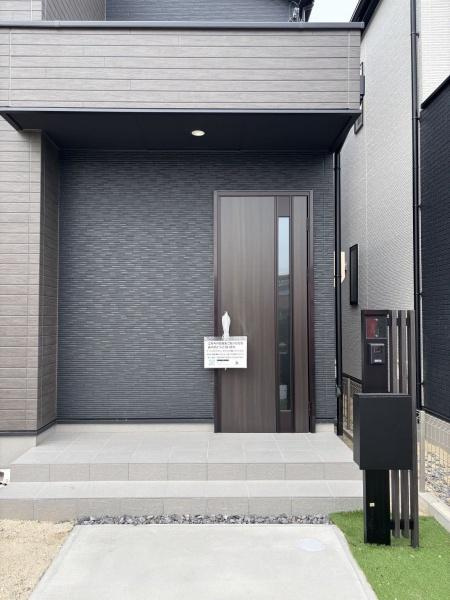 岡崎市赤渋町3期　全3棟・2号棟の玄関|訪れる人を心地よく迎え入れます。