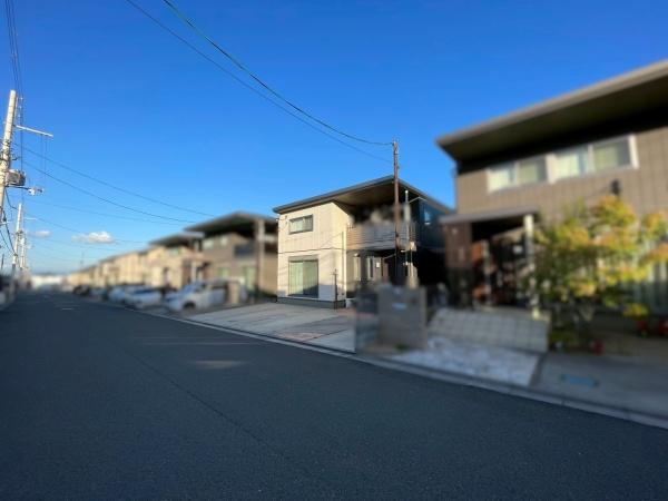 和歌山市栄谷　中古戸建の前面道路含む現地写真