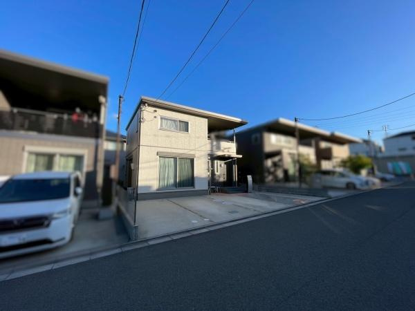 和歌山市栄谷　中古戸建の前面道路含む現地写真