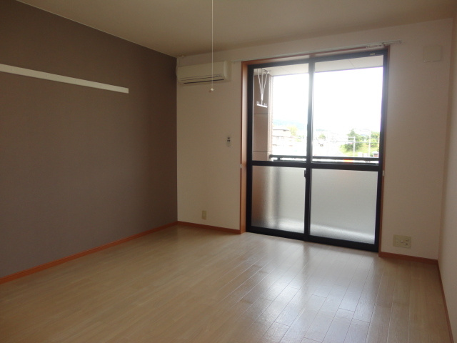 クリスタルビュー1の居間・リビング