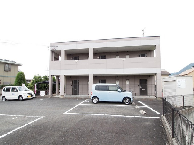 アパルトマンの駐車場