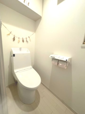 ヴェルディ皆賀のトイレ|節水効果があるエコトイレです。無理のない姿勢で操作ができる温水洗浄便座です。