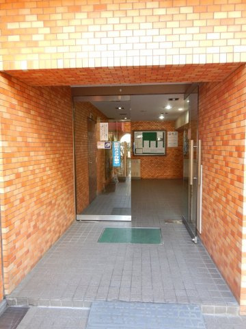 ハイネス文京本駒込のエントランス