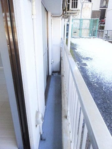 レナジア東所沢のバルコニー|暖かな日差しのふりそそぐバルコニー