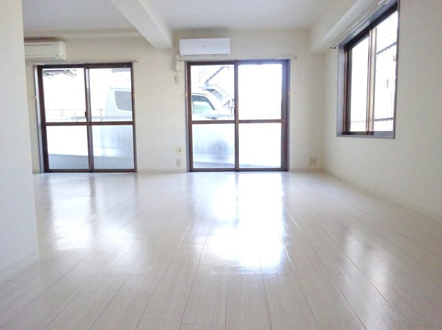 レナジア東所沢の居間・リビング|ゆったり過ごせるリビングです