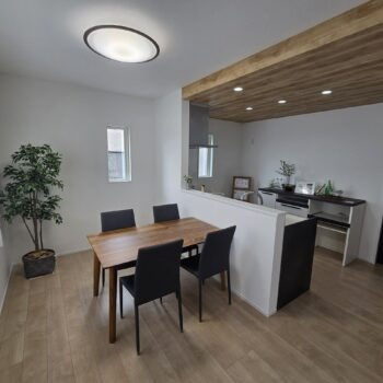 東広島市黒瀬楢原北2丁目　新築一戸建ての居間・リビング