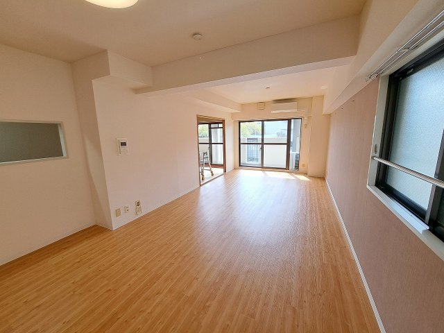 クレスト289の居間・リビング|改装前（床貼替え前）