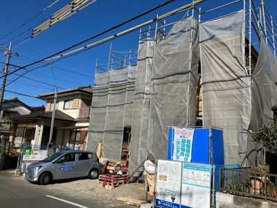 【外観】 | 富士宮市宮原 2期 新築一戸建て | 現在建築中の外観画像です。ご内覧は同じメーカーの完成物件へご案内いたしますので、いつでもご相談ください！