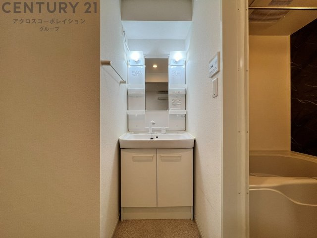 洗面所内に洗濯機置き場あり♪