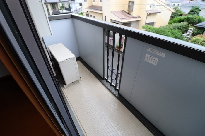 コモド八ヶ崎　Ａ・Ｂのバルコニー