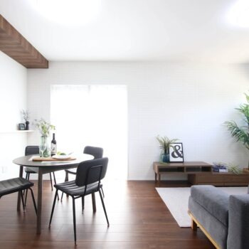 広島市西区山田新町１丁目　新築一戸建ての居間・リビング