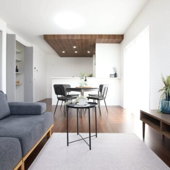 広島市西区山田新町１丁目　新築一戸建ての居間・リビング