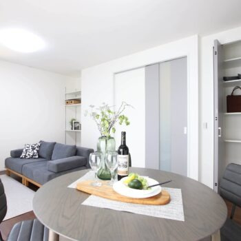 広島市西区山田新町１丁目　新築一戸建ての居間・リビング