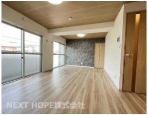 【居間・リビング】 | レオロイヤル塚口駅前 | LDKh a約16.3帖の大空間です♪休日も自宅でゆっくり休める癒しの空間です！！令和６年６月室内リフォーム済み！御待たせ無しで即ご入居していただけます！！