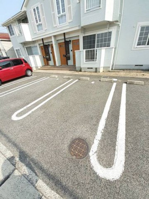 【駐車場】 | リバーコート川本 | 駐車場があるので、車を買う予定の方も安心です