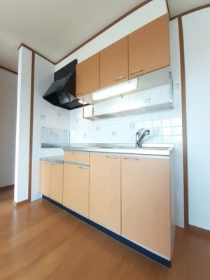 【キッチン】 | リバーコート川本 | キッチンでお料理をお楽しみください