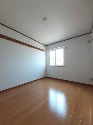 【寝室】 | リバーコート川本 | 過ごしやすい室内です