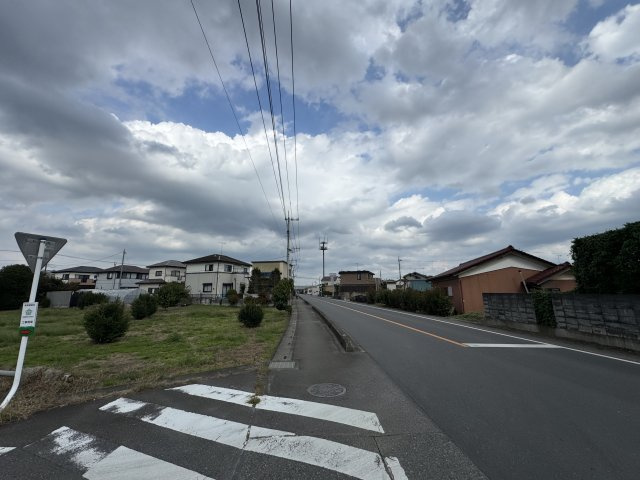 －三丁目不動産ー　深谷市武蔵野　南西角地の前面道路含む現地写真