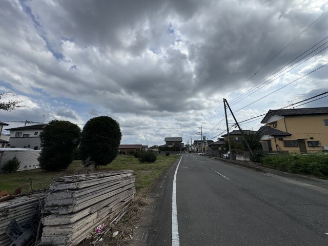 －三丁目不動産ー　深谷市武蔵野　南西角地の前面道路含む現地写真