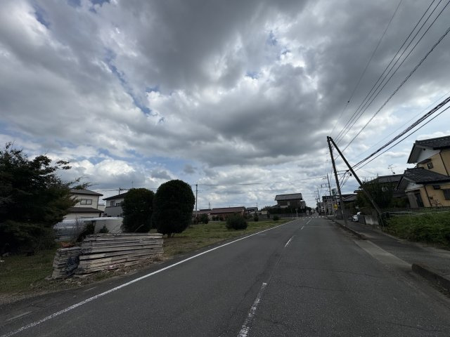 －三丁目不動産ー　深谷市武蔵野　南西角地の前面道路含む現地写真