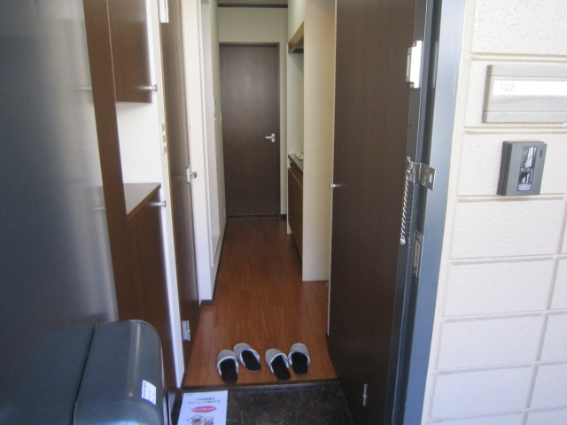 小金井市中町３丁目の賃貸マンションの玄関