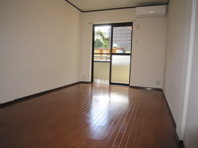 小金井市中町３丁目の賃貸マンションの居間・リビング