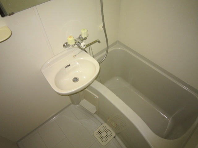 小金井市中町３丁目の賃貸マンションの浴室