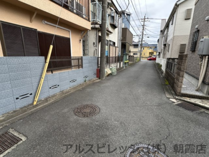 中古/朝霞市三原3丁目　の前面道路含む現地写真