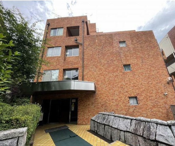 カルム赤坂のエントランス