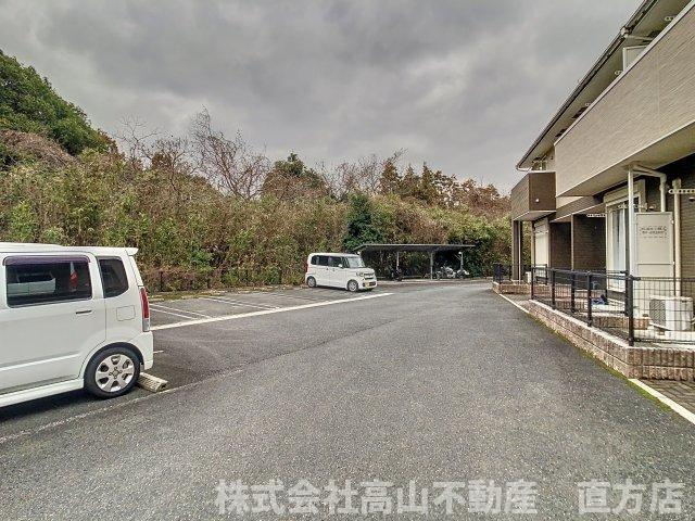 ベル・コリーヌⅢの駐車場