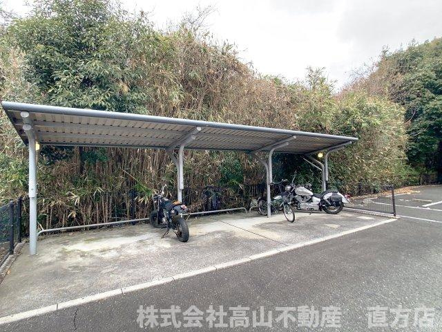 ベル・コリーヌⅢの駐車場