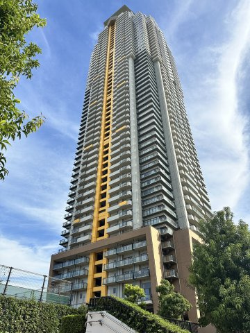 エルザタワー55の外観|洗練された佇まいが住まう人の誇りとなる、格調高い外観美。暮らしの拠点に、建築美という贅沢をースタイリッシュな外観が、日常を格上げしてくれます。