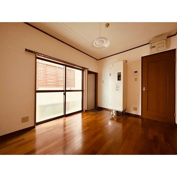 東宅ハイツ潮見が丘A棟の居間・リビング