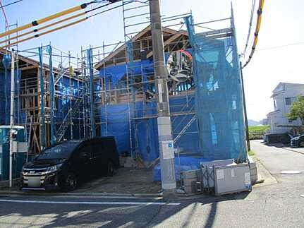 広島市西区新庄町　新築一戸建て(全2棟)の前面道路含む現地写真