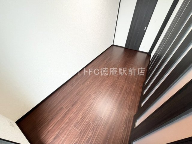 プレジオ森河内ASIANの洋室