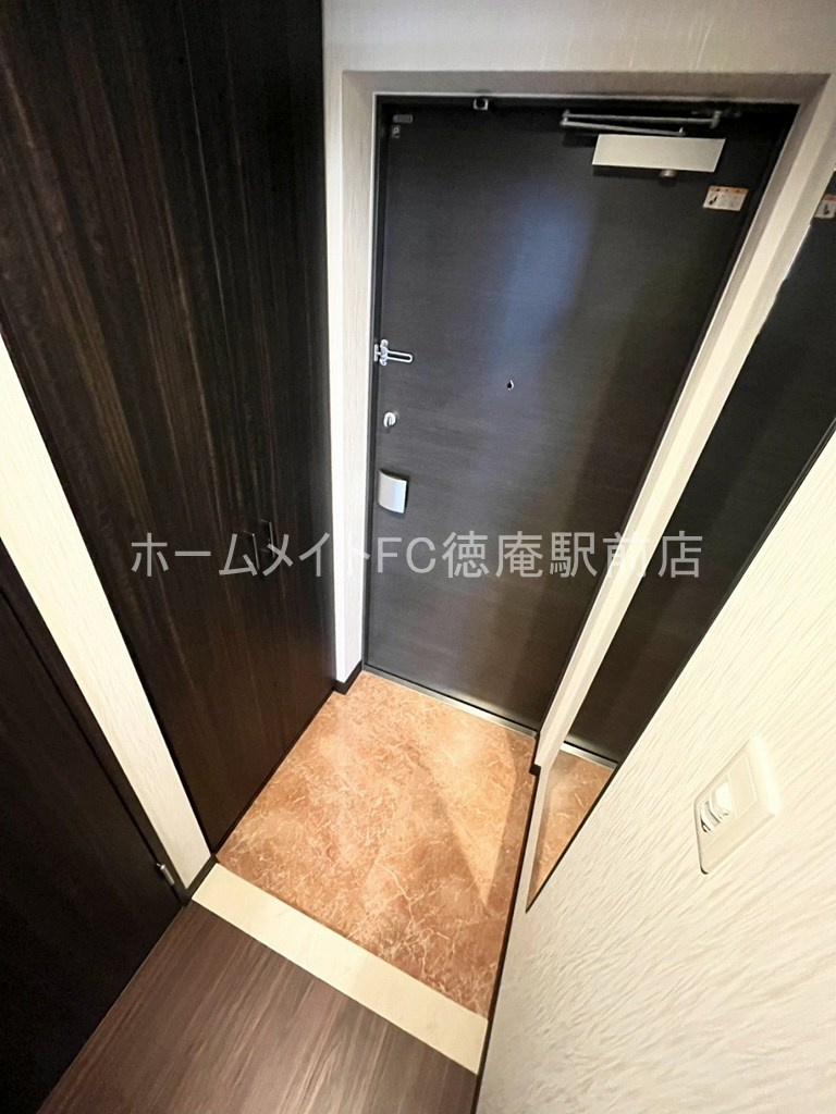 プレジオ森河内ASIANの玄関