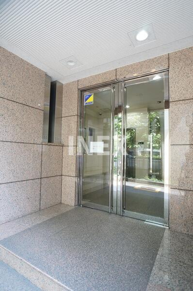 Ｔ’ｓ　ｇａｒｄｅｎ元町（旧アクシス元町）のエントランス