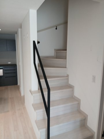 美原町戸建ての内装|階段