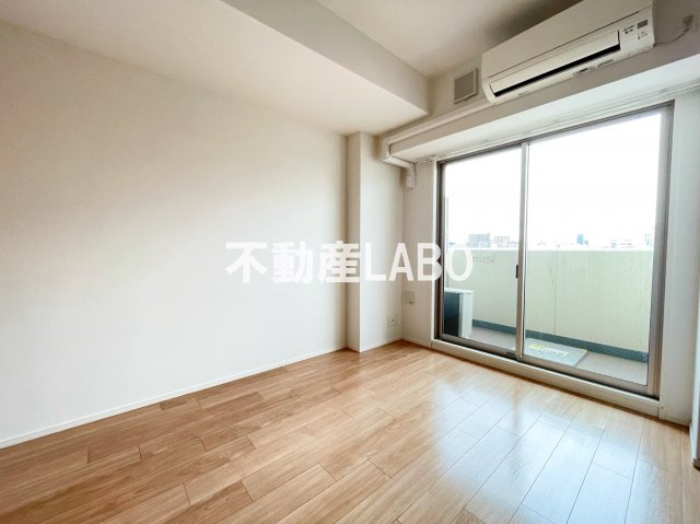 スプランディッド大阪WESTの洋室