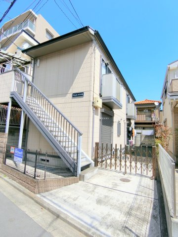 ドエルヤマキの外観|2003年4月築　軽量鉄骨造地上2階建て　東京都大田区鵜の木2丁目
東急多摩川線鵜の木駅近最寄り徒歩5分、下丸子駅徒歩13分