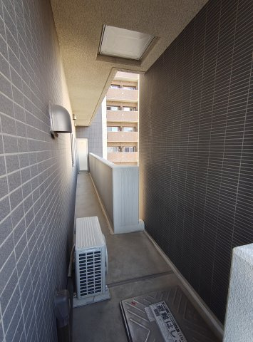 プレジール三ノ宮Ⅲのエントランス