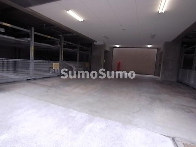 プレジール三ノ宮Ⅲの駐車場