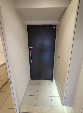 プレジール三ノ宮Ⅲの玄関