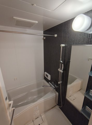 プレジール三ノ宮Ⅲの浴室